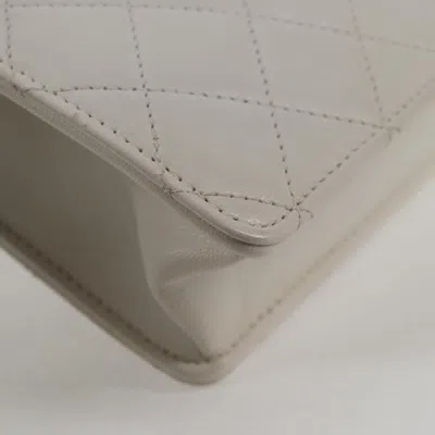 Pre-owned Chanel Flap Bag White Leather Shoulder Bag ()