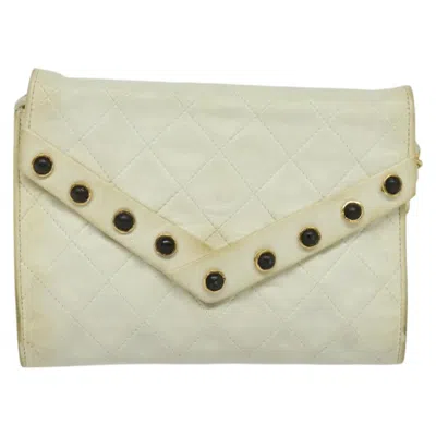 Pre-owned Chanel White Leather Shoulder Bag ()