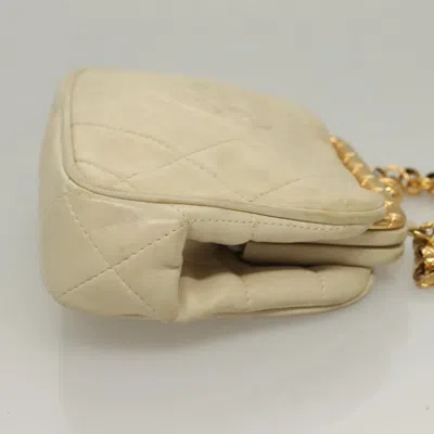 Pre-owned Chanel White Leather Shoulder Bag ()