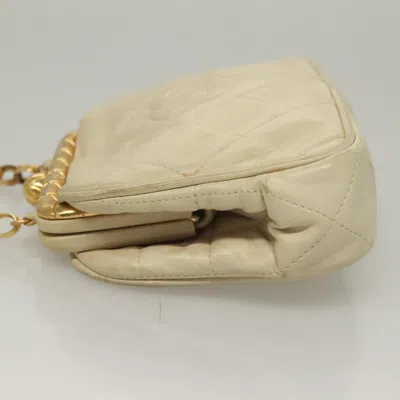 Pre-owned Chanel White Leather Shoulder Bag ()