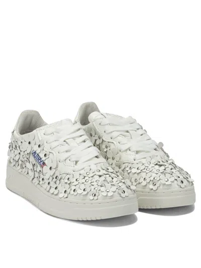 Autry "medalist Low Blooming" Sneaker In White