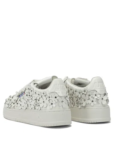 Autry "medalist Low Blooming" Sneaker In White