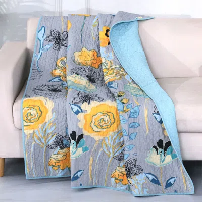 Breebe Watercolor Dream Gray Throw In Blue