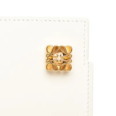 Pre-owned Loewe Off-white Leather Shoulder Bag ()