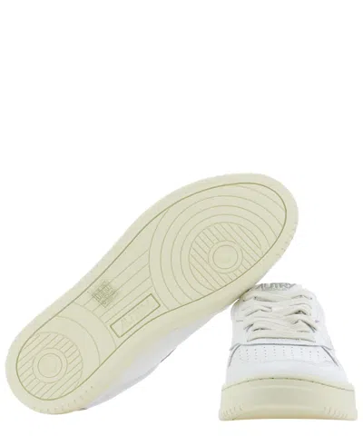 Autry "medalist" Sneakers In White