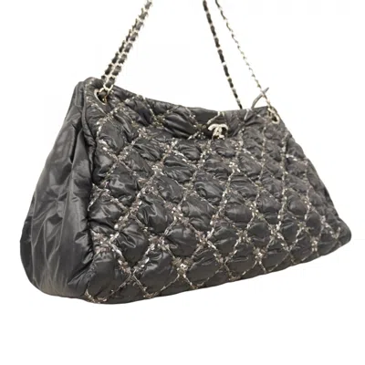 Pre-owned Chanel Black Nylon Shoulder Bag ()