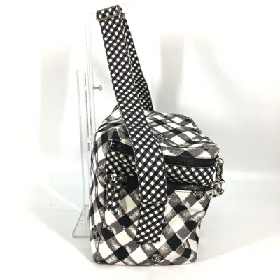 Pre-owned Chanel Black White Canvas Handbag Shoulder Bag () In Multi