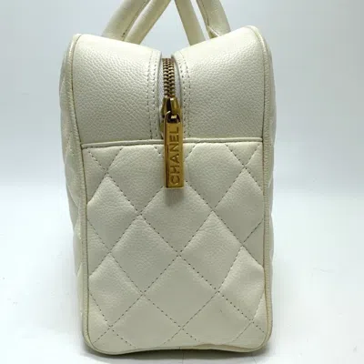 Pre-owned Chanel Matelasse White Grained Calfskin Boston Bag Handbag ()