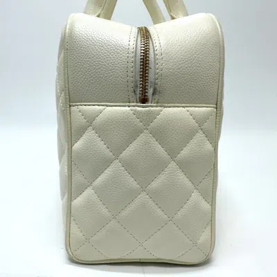 Pre-owned Chanel Matelasse White Grained Calfskin Boston Bag Handbag ()