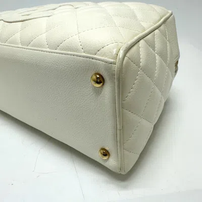 Pre-owned Chanel Matelasse White Grained Calfskin Boston Bag Handbag ()
