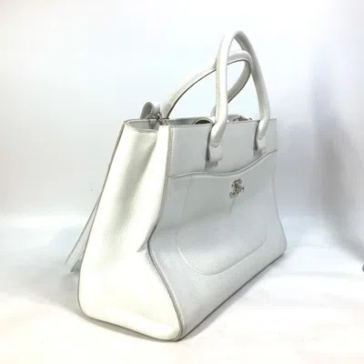 Pre-owned Chanel White Grained Calfskin Handbag Shoulder Bag ()