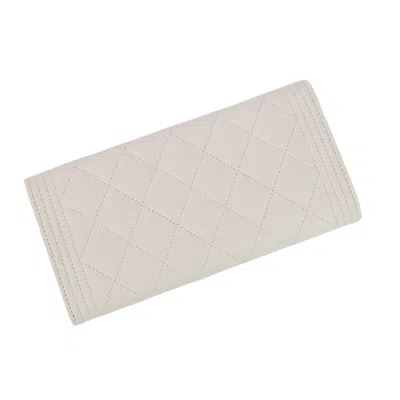Pre-owned Chanel White Grained Calfskin Long Wallet (bi-fold) ()