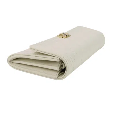 Pre-owned Chanel White Grained Calfskin Long Wallet (bi-fold) ()