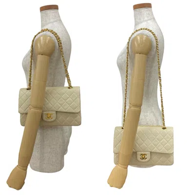 Pre-owned Chanel White Leather Shoulder Bag ()