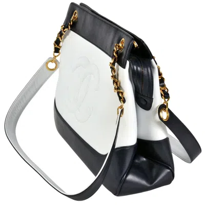 Pre-owned Chanel White Leather Shoulder Bag ()