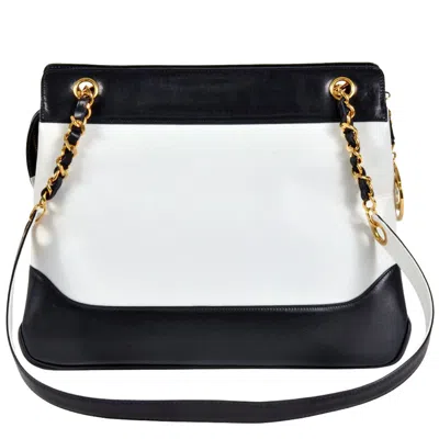 Pre-owned Chanel White Leather Shoulder Bag ()
