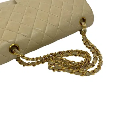 Pre-owned Chanel White Leather Shoulder Bag ()