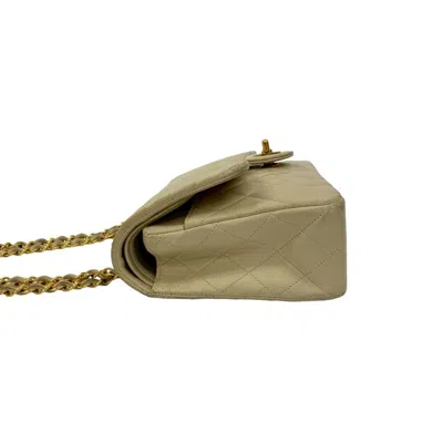 Pre-owned Chanel White Leather Shoulder Bag ()