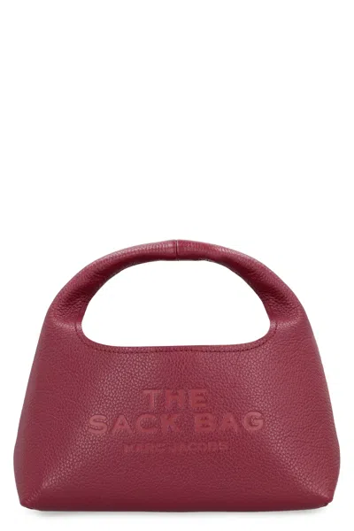 Marc Jacobs Il Testo The Mini Sack Bag Tradotto Dallinglese (en) Allitaliano (it) È La Mini Borsa Sacchetto. In Red