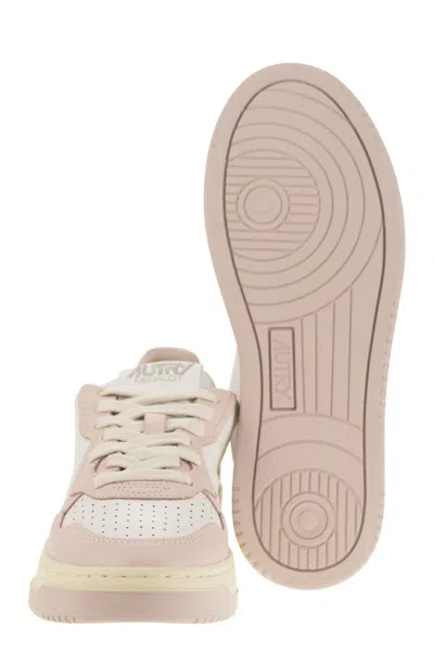 Autry Medalist Leather Sneakers In Pink