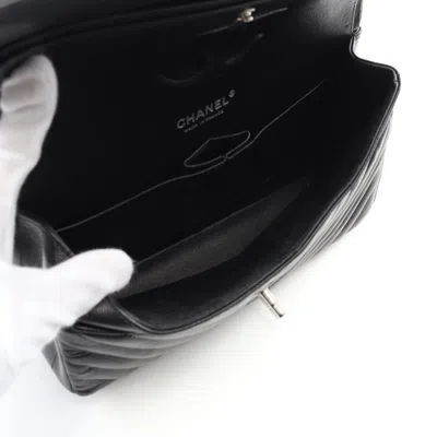 Pre-owned Chanel Chevron (v Stitch) Black Grained Calfskin Shoulder Bag ()