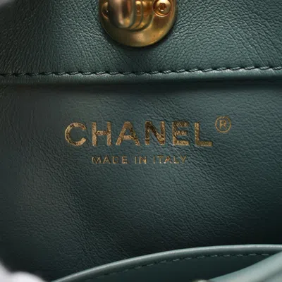 Pre-owned Chanel Green Leather Shoulder Bag ()