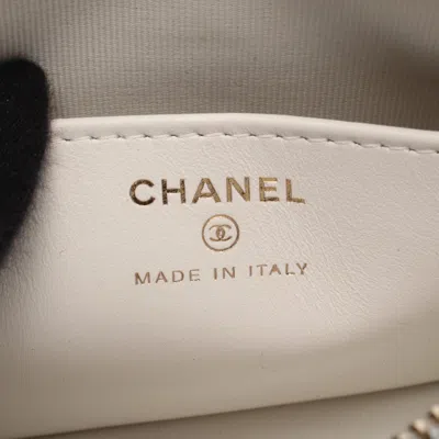 Pre-owned Chanel Matelasse White Leather Shoulder Bag ()