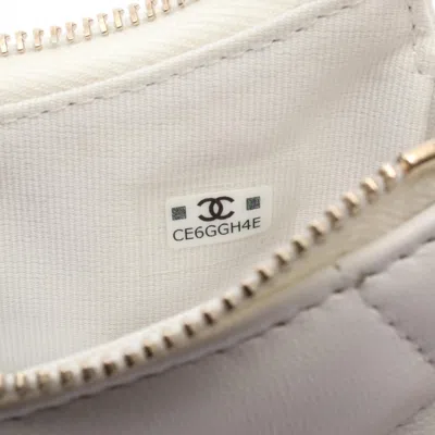 Pre-owned Chanel Matelasse White Leather Shoulder Bag ()