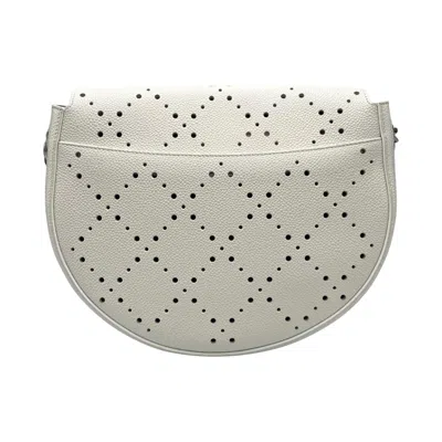 Pre-owned Chanel White Grained Calfskin Shoulder Bag ()
