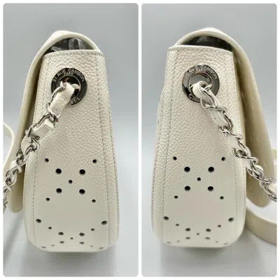 Pre-owned Chanel White Grained Calfskin Shoulder Bag ()