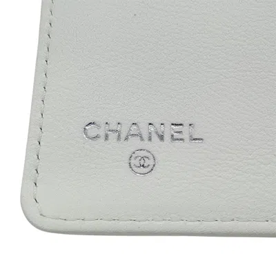 Pre-owned Chanel White Grained Calfskin Wallet (bi-fold) ()
