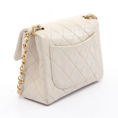 Pre-owned Chanel White Leather Shoulder Bag ()