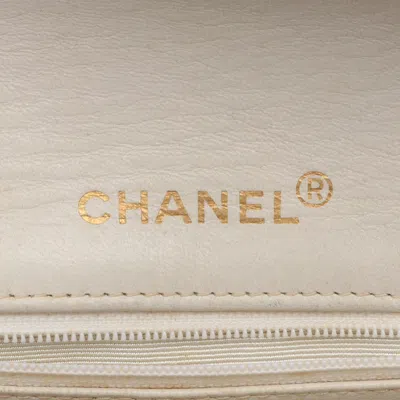 Pre-owned Chanel White Leather Shoulder Bag ()