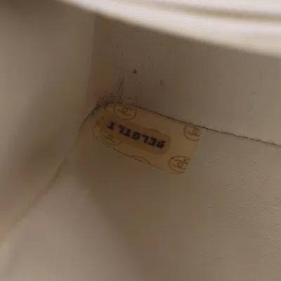 Pre-owned Chanel White Leather Shoulder Bag ()