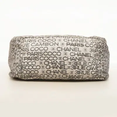 Pre-owned Chanel Gray Nylon Shoulder Bag ()