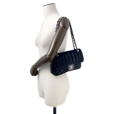 Pre-owned Chanel Matelasse Black Canvas Leather Shoulder Bag ()