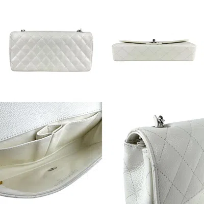 Pre-owned Chanel White Grained Calfskin Shoulder Bag ()