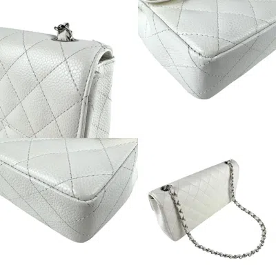Pre-owned Chanel White Grained Calfskin Shoulder Bag ()