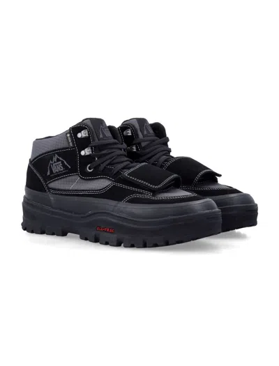Vans Mountain Mid Gtx Insulated Boots In Black