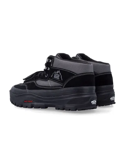 Vans Mountain Mid Gtx Insulated Boots In Black