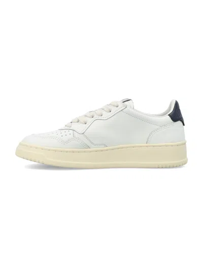 Autry Medalist Low Sneakers In White