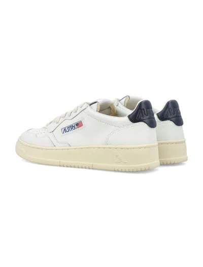 Autry Medalist Low Sneakers In White