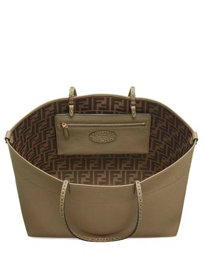 Fendi Borsa Shopper Roll Media Con Macro Impunture In Green