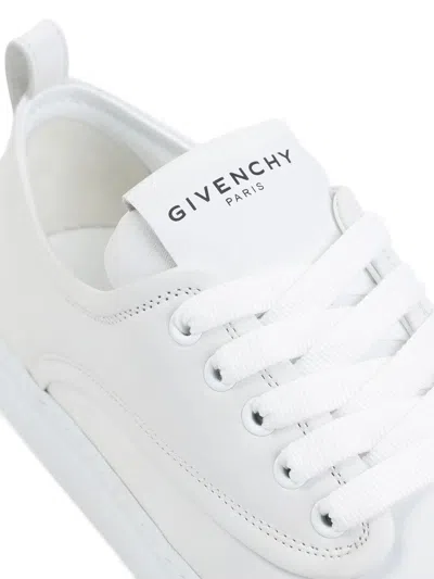 Givenchy Stylish Sneakers With Pull Tab And Round Toe In White