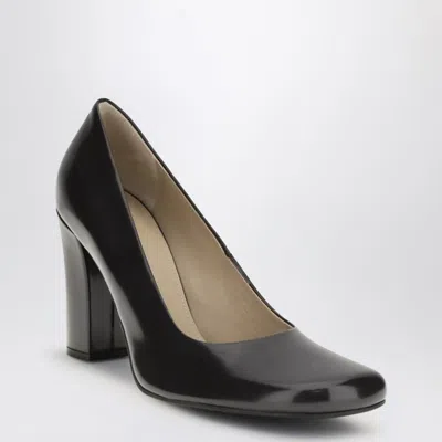 The Row Penelope Black Pumps In Black