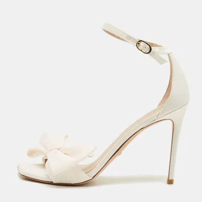 Pre-owned Stuart Weitzman Size 41 Cream Satin Bow Ankle Strap Sandals In White
