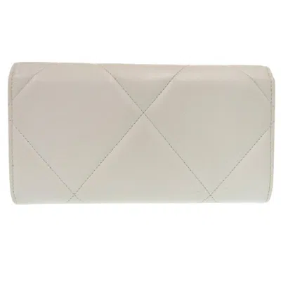 Pre-owned Chanel White Leather Long Wallet (tri-fold) ()