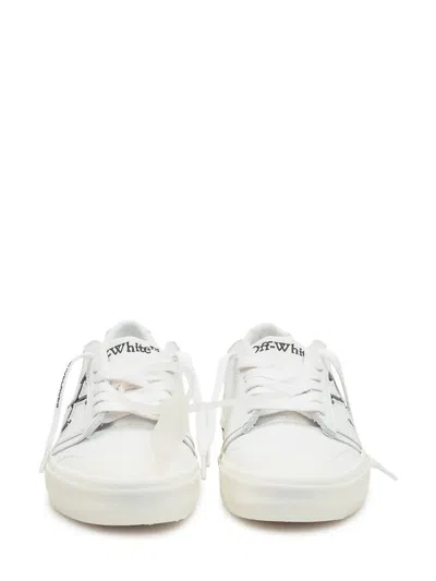 Off-white Round-toe Low-top Casual Shoes In White
