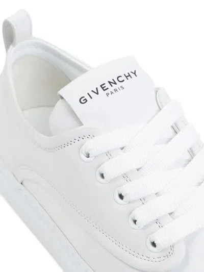 Givenchy Stylish Sneakers With Pull Tab And Round Toe In White