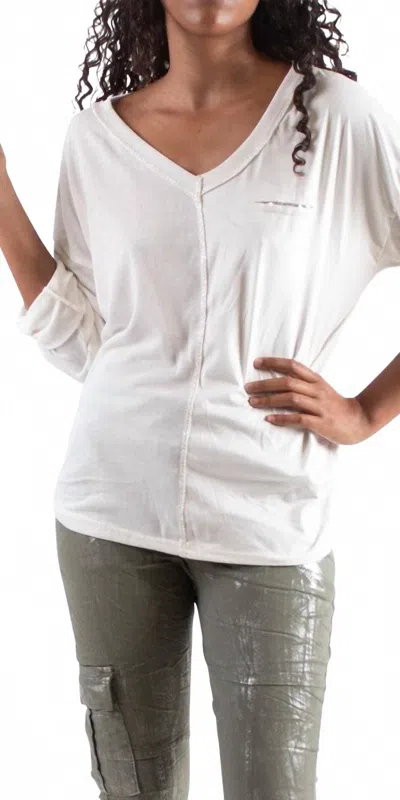 Gigi Moda Piamo Two Tone V-neck Knit Top In White In White